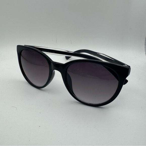 Classic Black Cat Eye Sunglasses with Gradient Lenses Chic Everyday Style Retro - Picture 2 of 9